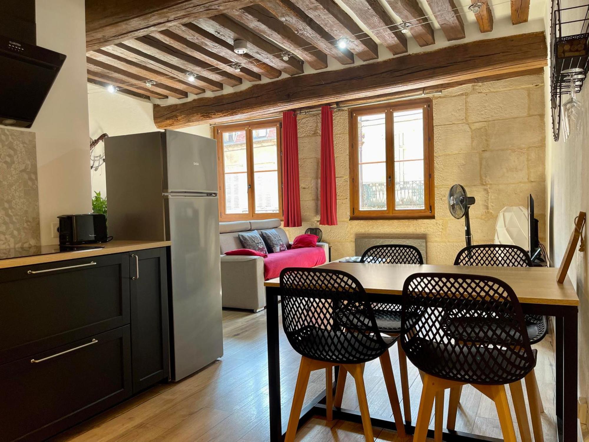 Appartements Chez Delphine Et Guillaume Au Coeur De Semur En Auxois Exterior photo